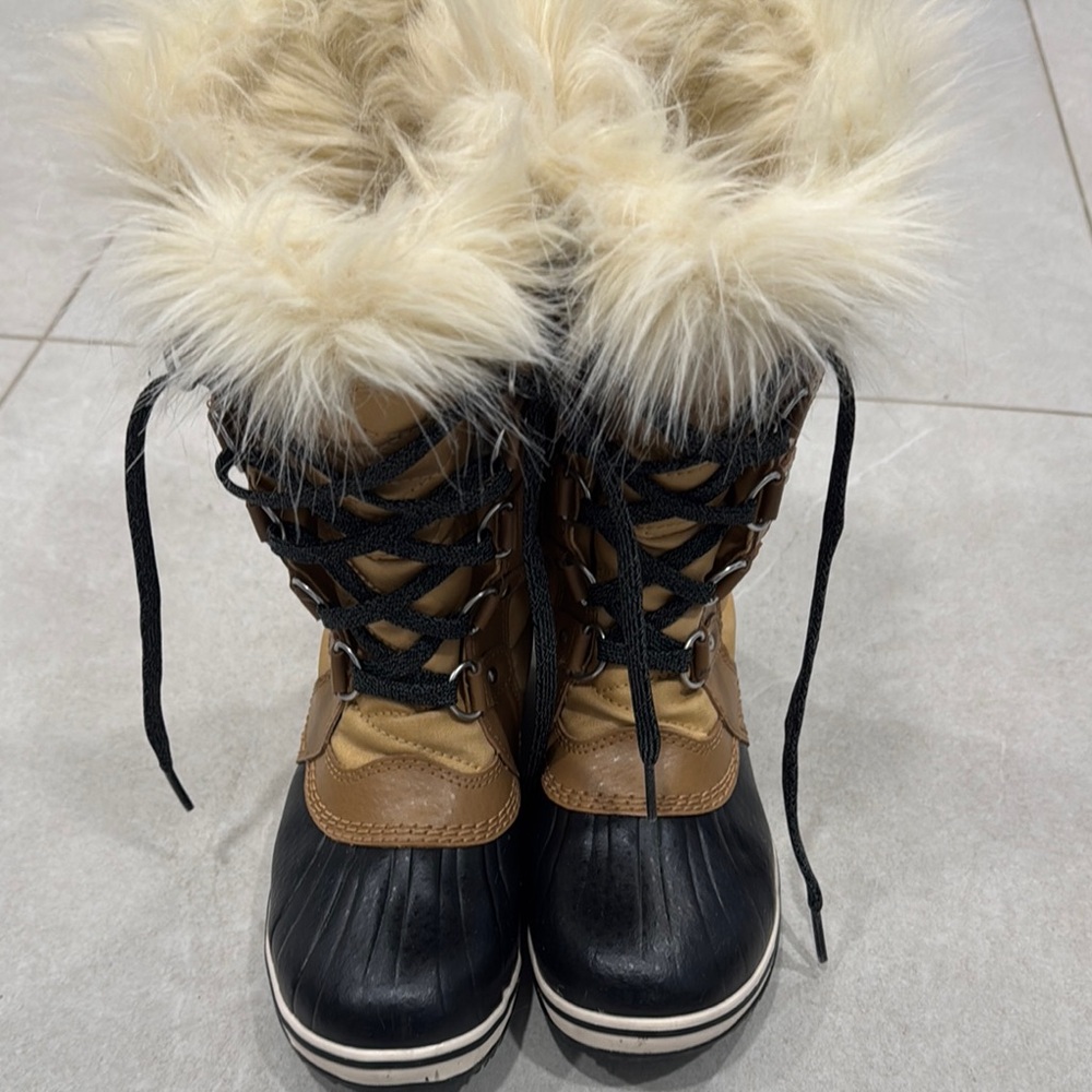 Women's Faux Fur Lined Winter Boots - Black and Brown